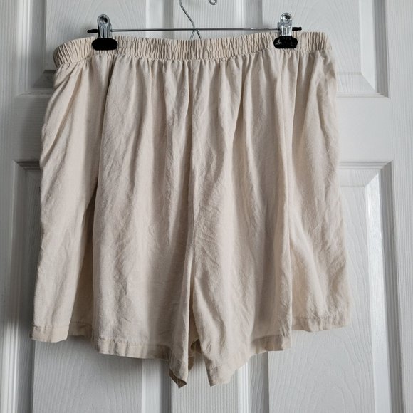 Linen Shorts With Belt Tie - Picture 2 of 5